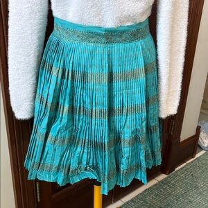 Aqua Apron  Micro pleated 
Gold patterned print 18.5”L
NWOT needs iron